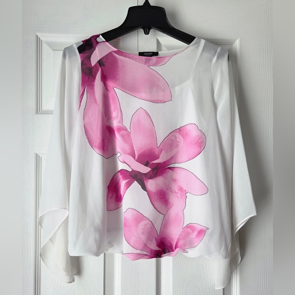 NWOT Alfani White Blouse with Pink Floral Design size MP - Picture 3 of 11